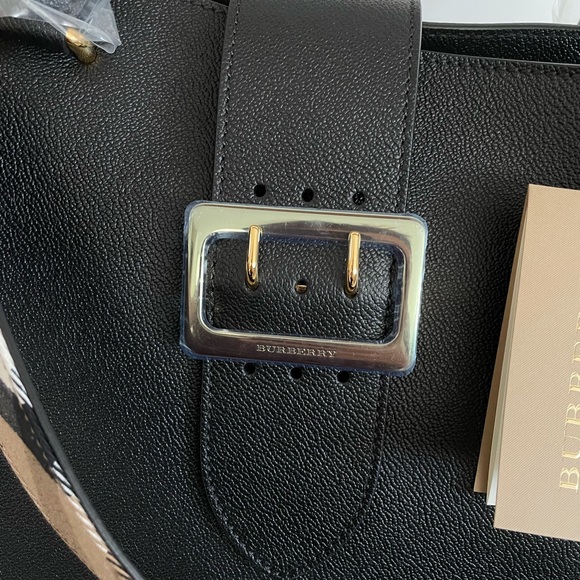 BURBERRY Grain Calfskin Medium Buckle Tote Black - Picture 13 of 14